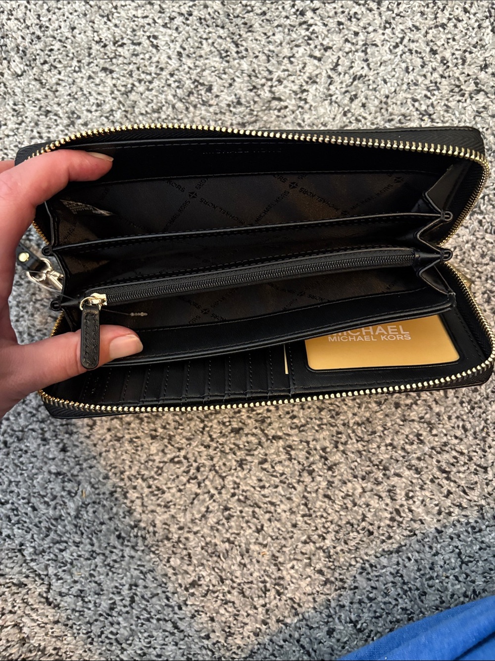 NWT. Michael Kors Hand Wristlets Bag - Picture 3 of 5